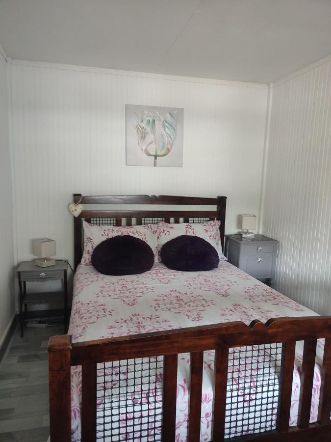 Chalet Dans La Foret....Adorable 1 Bedroom Chalet Surrounded By Woodland Pressignac Exteriör bild